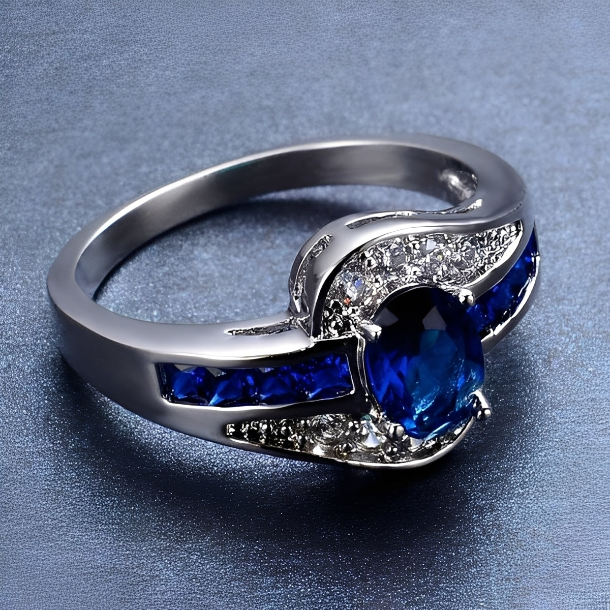 Diane – Ring with Blue Sapphire