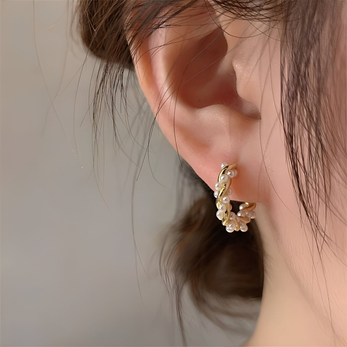 Ellie – Earrings with twisted pearls