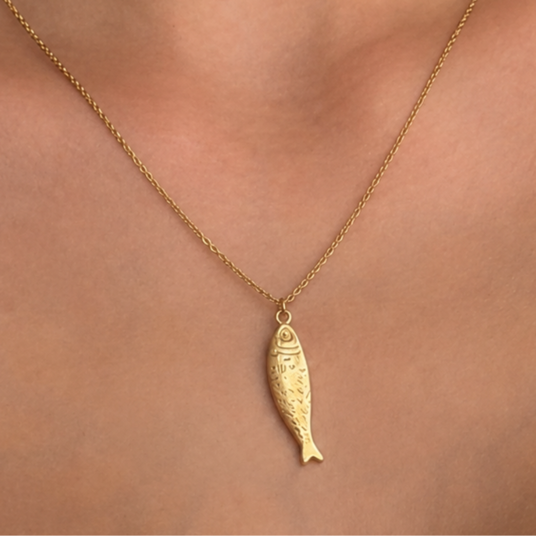 Women's Pendant Necklace with Fish Motif and Structured Surface