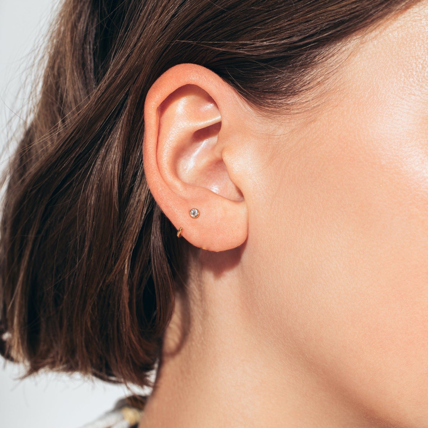 Paloma - Mini bezel huggie earrings