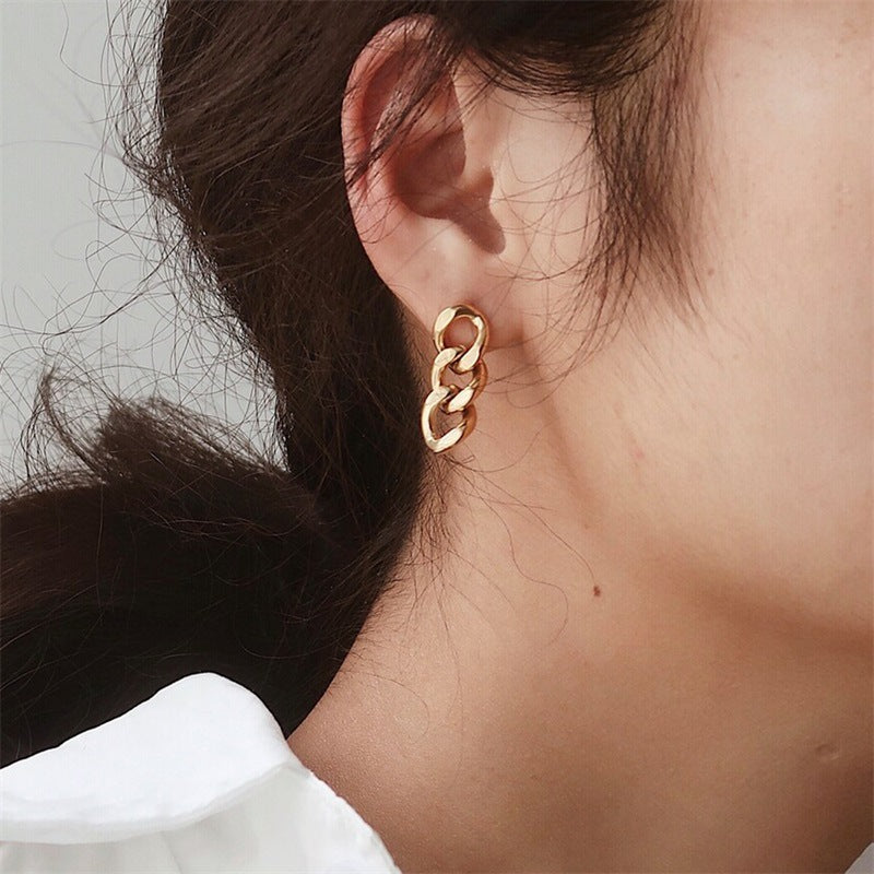 Lee - Earrings with Chain Design in Gold