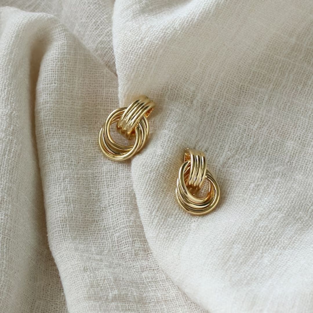 Luna – Overlapping gold hoops