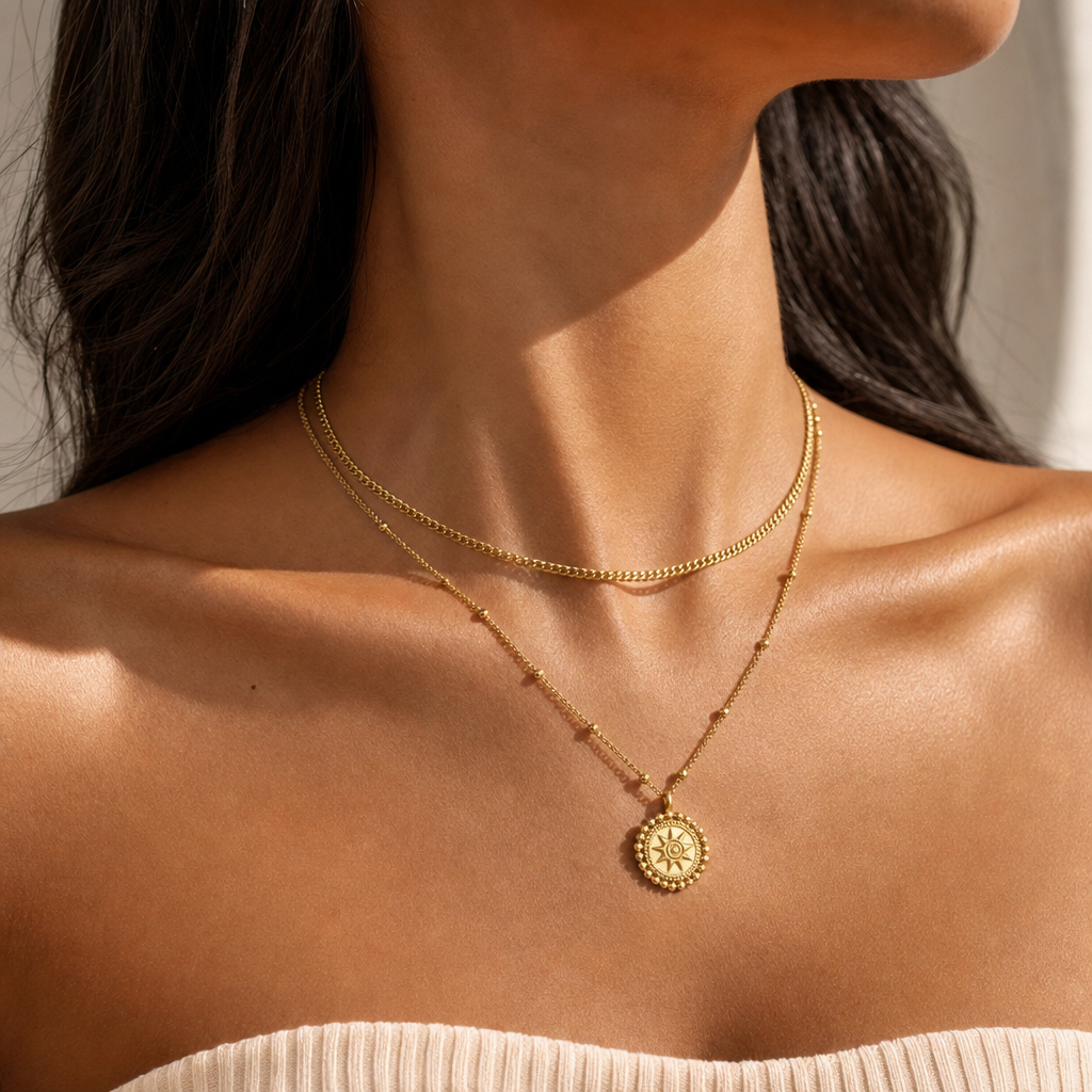 Women's Pendant Necklace with Star Motif
