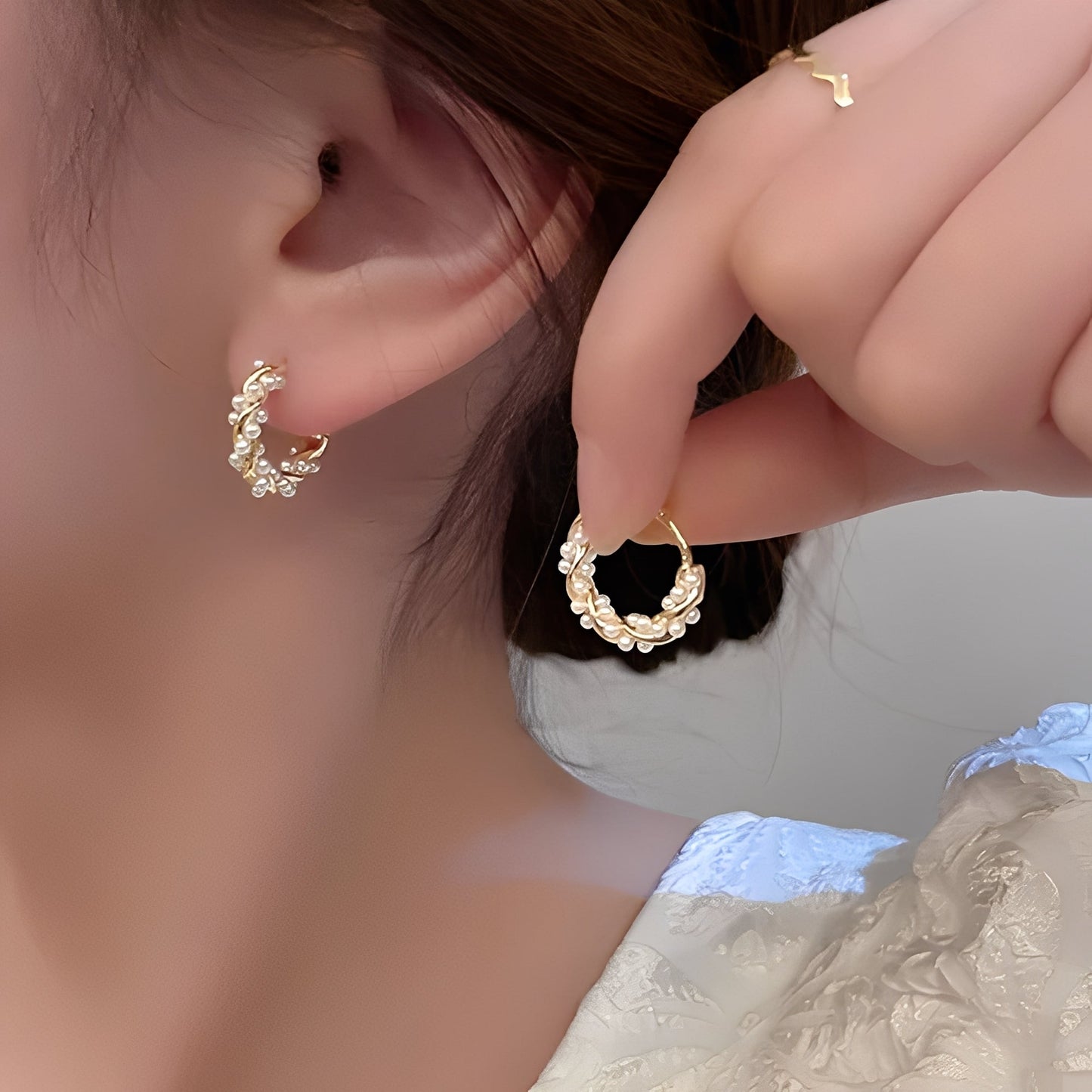 Ellie – Earrings with twisted pearls