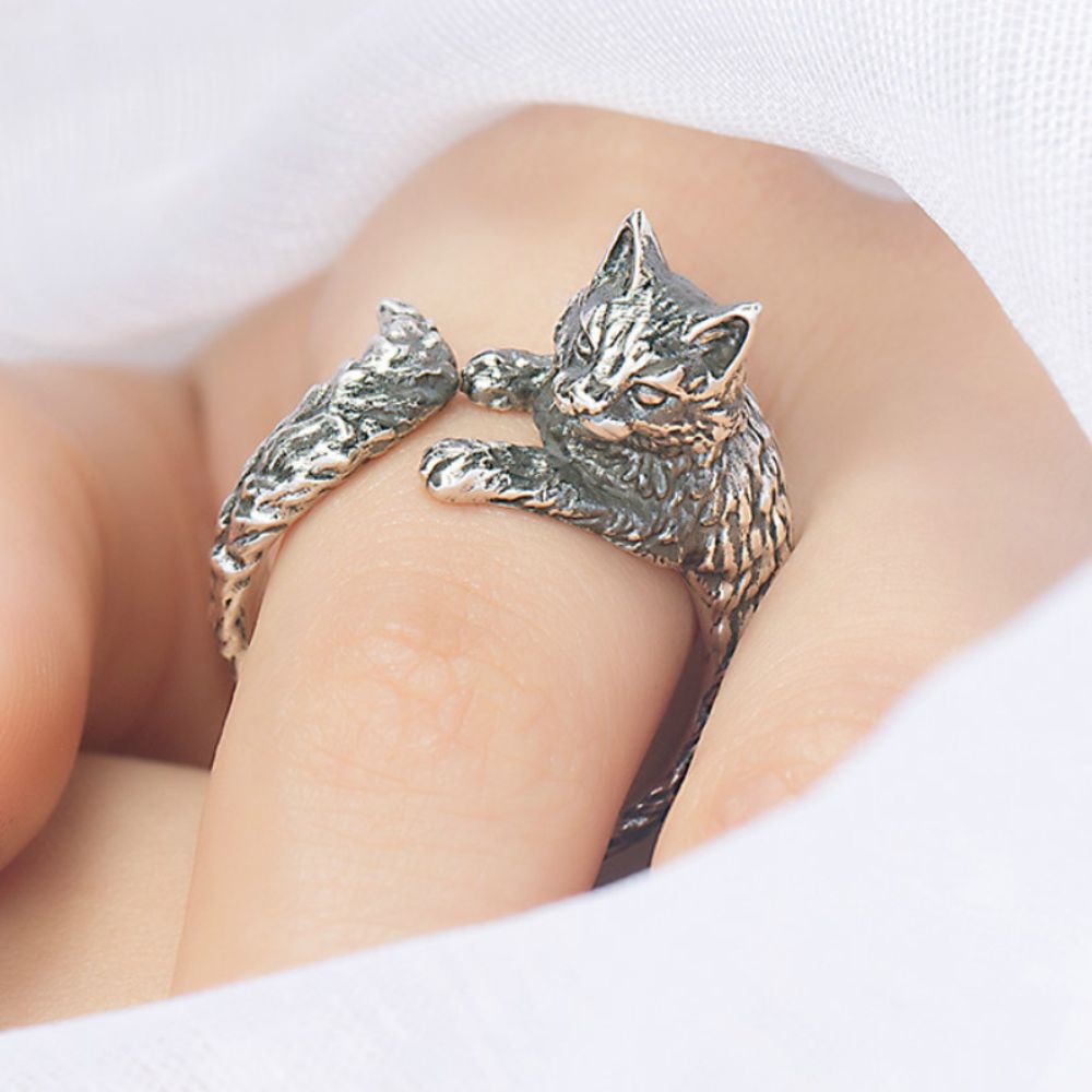 Adjustable Ladies Ring with Hugging Cat Motif