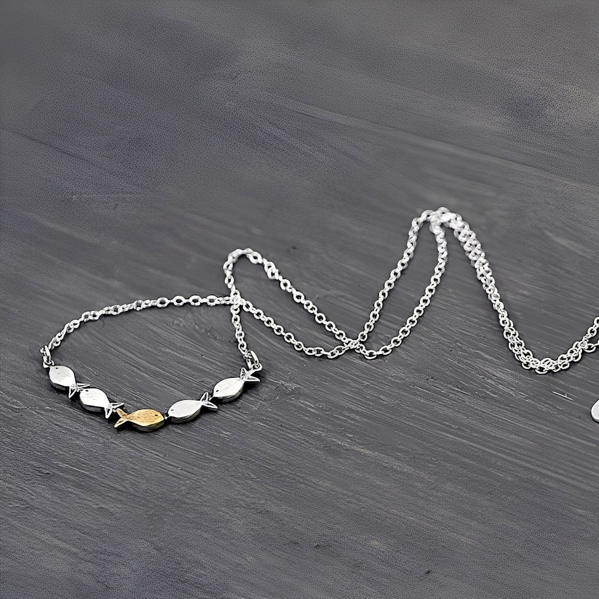 Amandine – Stylish goldfish necklace