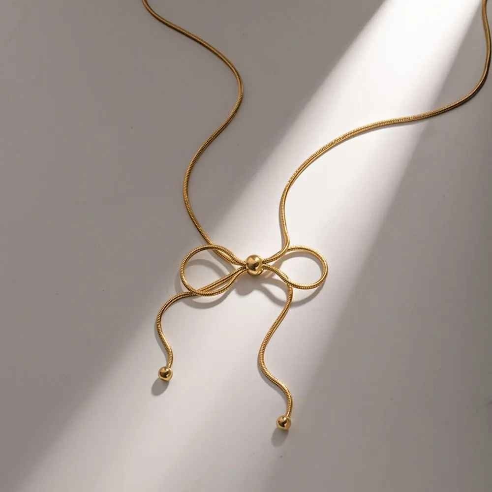 Women’s Necklace with Delicate Design and Symbolic Detail