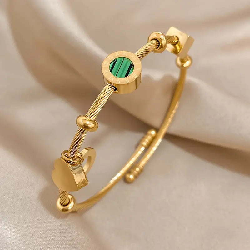 Rhian – Bracelet in Gold with Signature