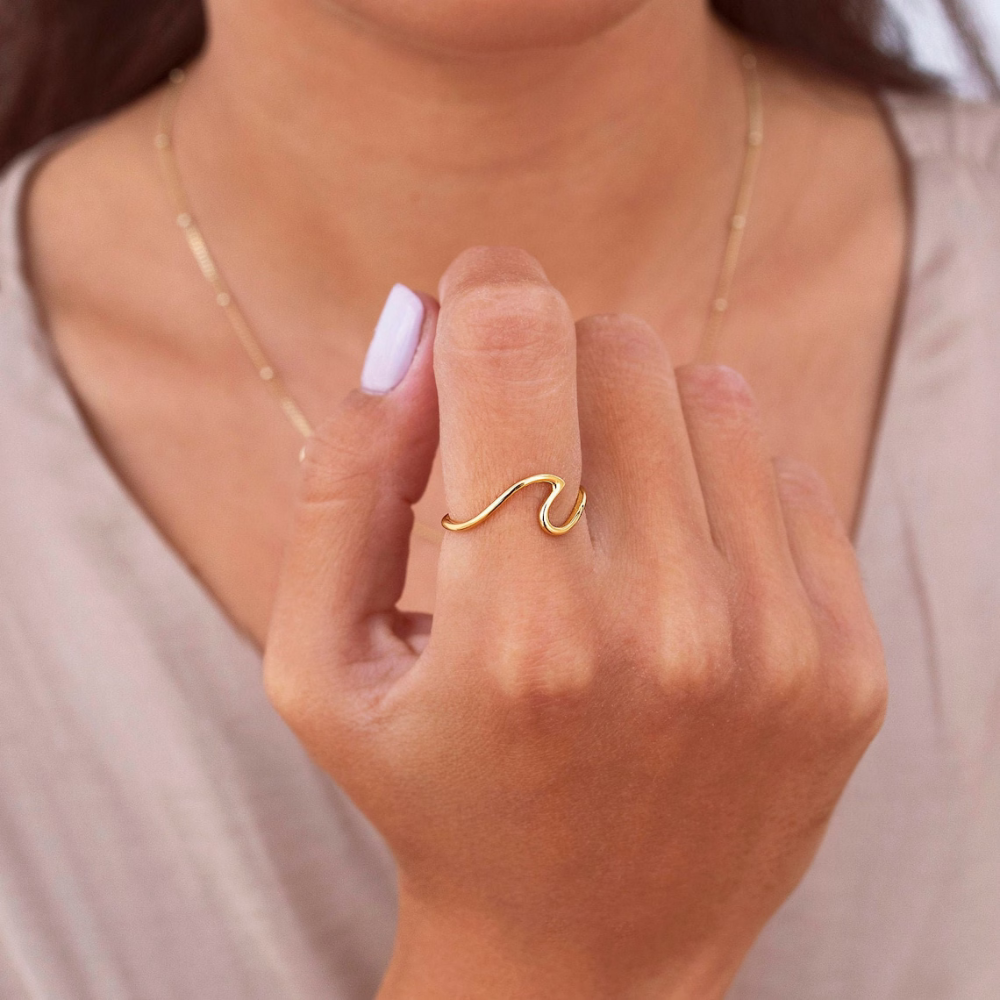 Minimalist Wave Ring - Silver Wave-Shaped Ring
