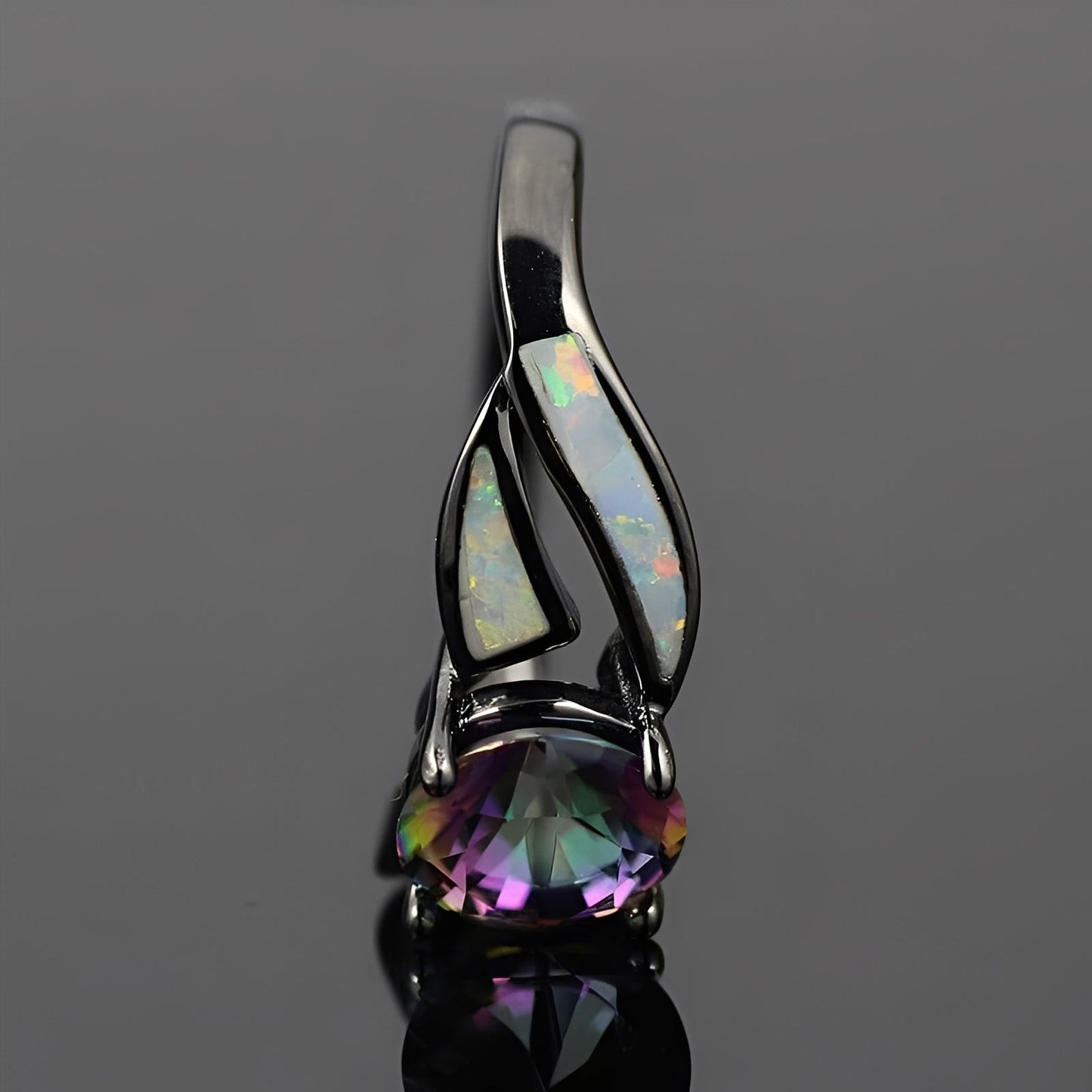 Mirella – Ring with Rainbow Opal and Topaz