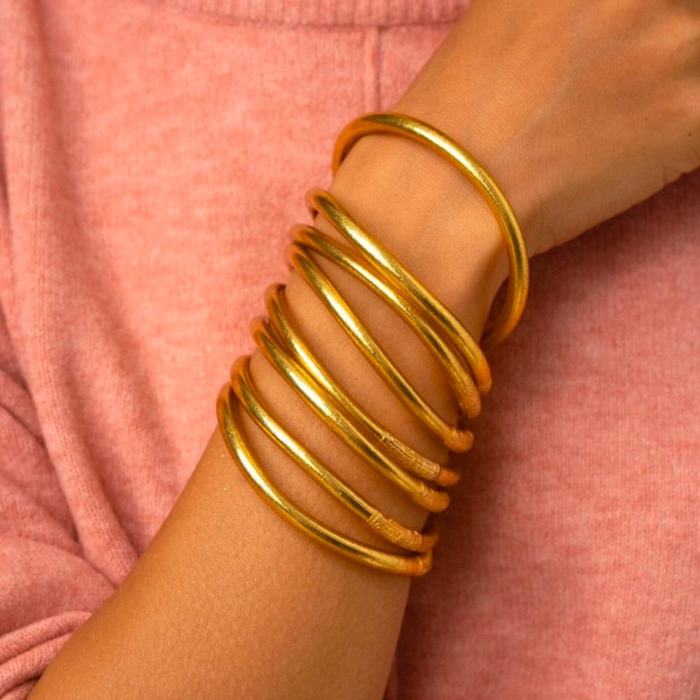 Women’s Narrow Bangle with Smooth Round Shape and Minimalistic Design