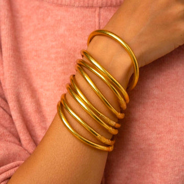 Women’s Narrow Bangle with Smooth Round Shape and Minimalistic Design