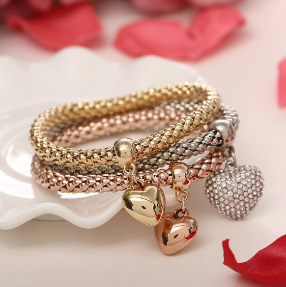 Aria – Metal bracelet with solid hearts
