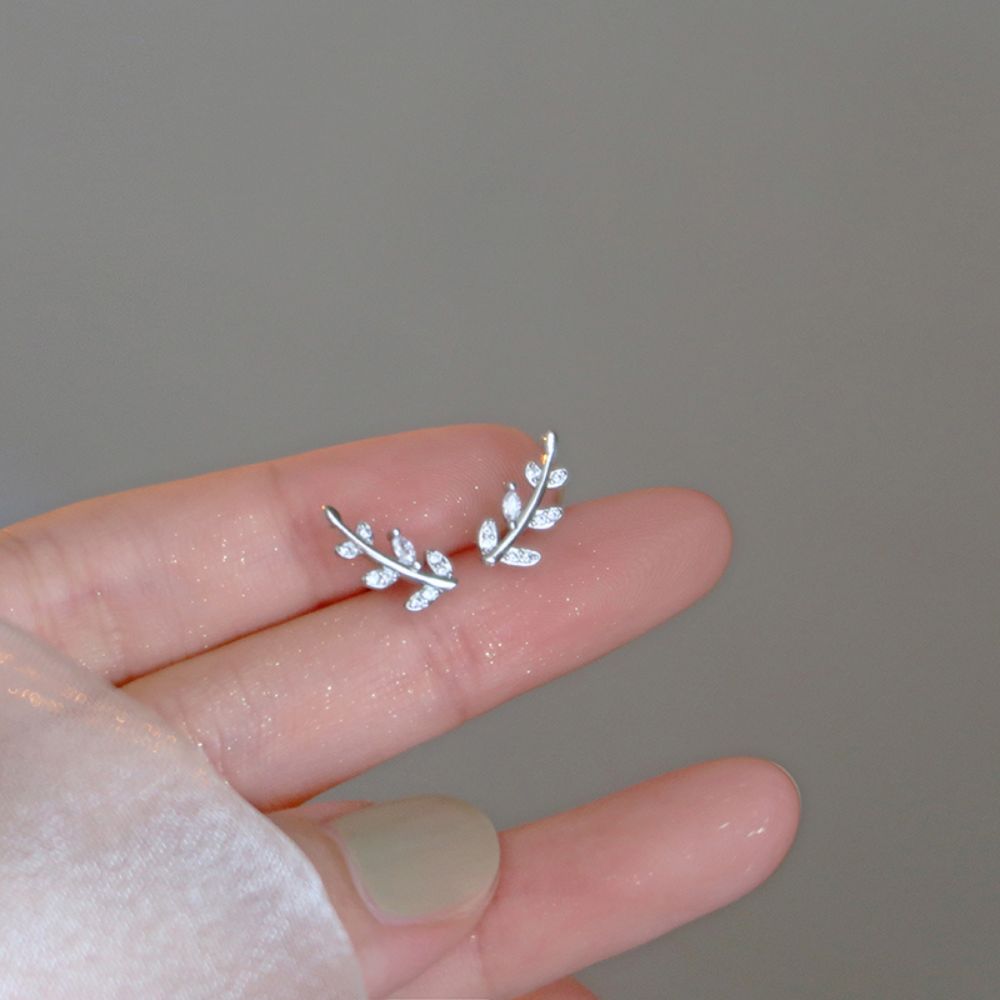 Liana – Earrings with Shiny Leaves