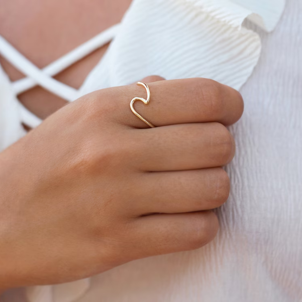 Minimalist Wave Ring - Silver Wave-Shaped Ring
