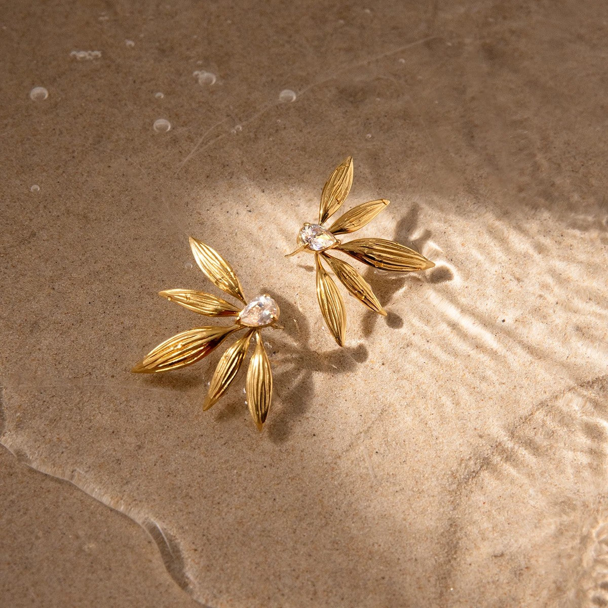 Women’s Leaf Ear Studs with Fan-Shaped Design and Round Stone Accent