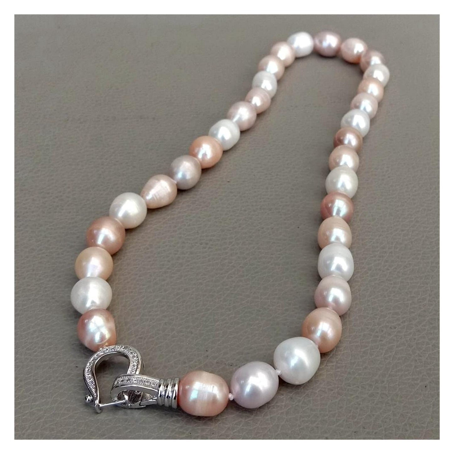 Nahia – Colored Bead Necklace