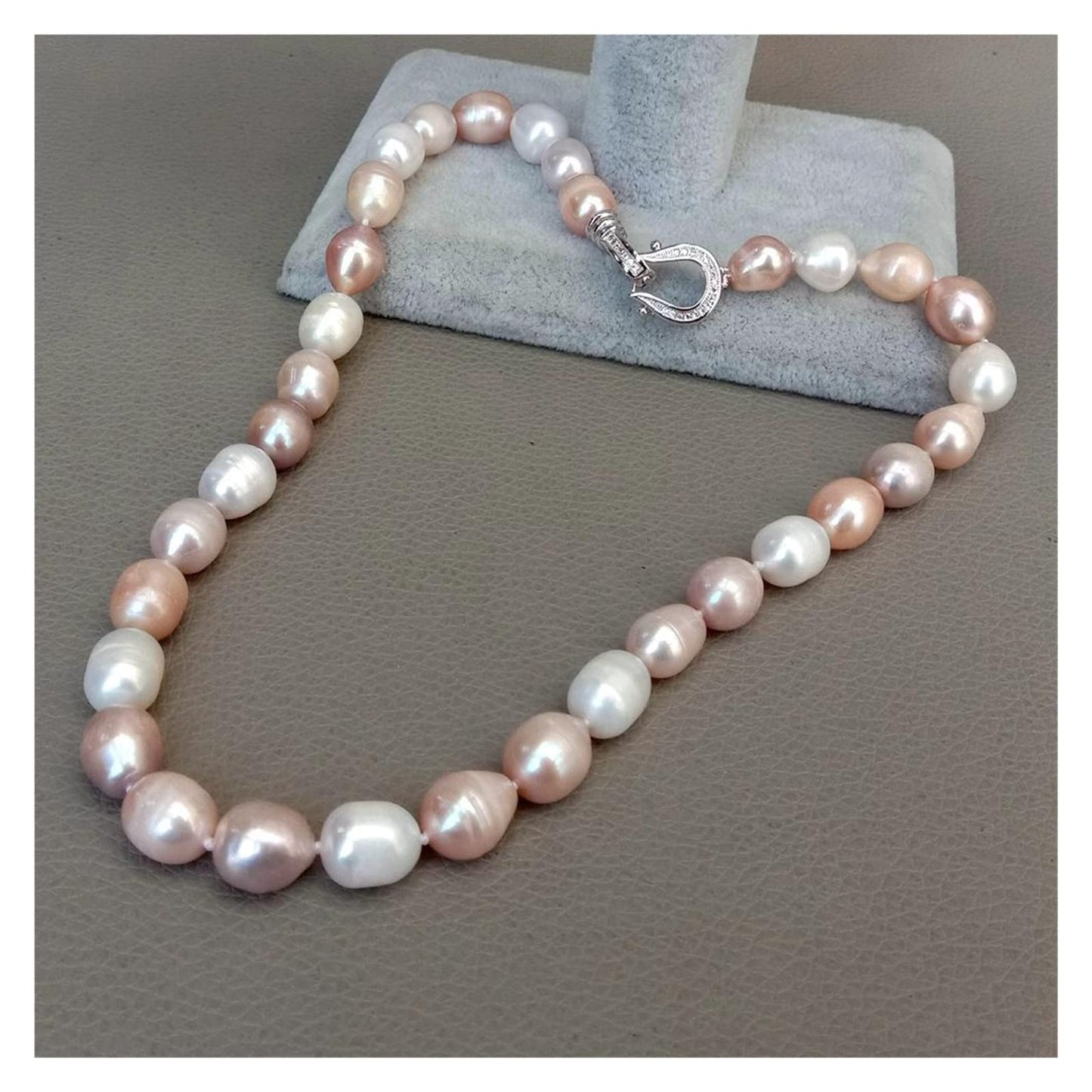 Nahia – Colored Bead Necklace