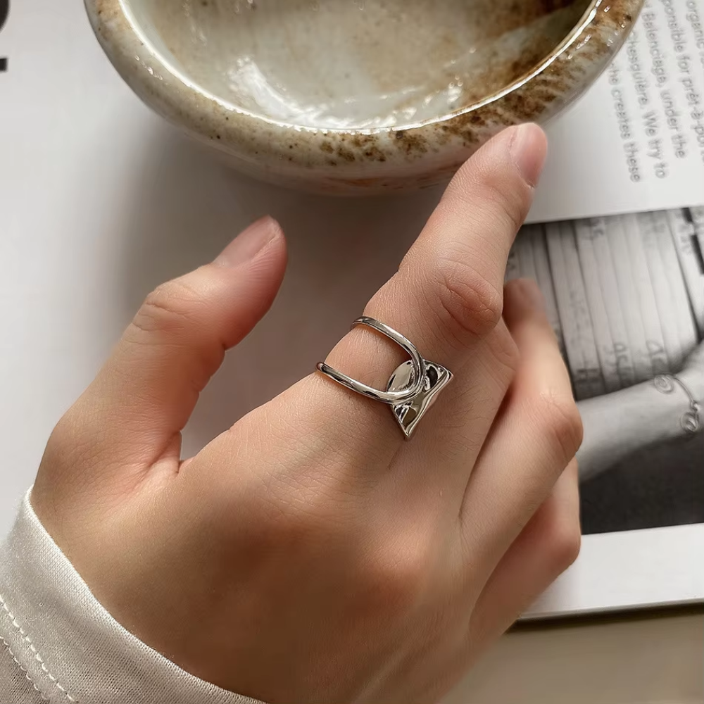 Women Adjustable Chunky Ring with Hammered Structure