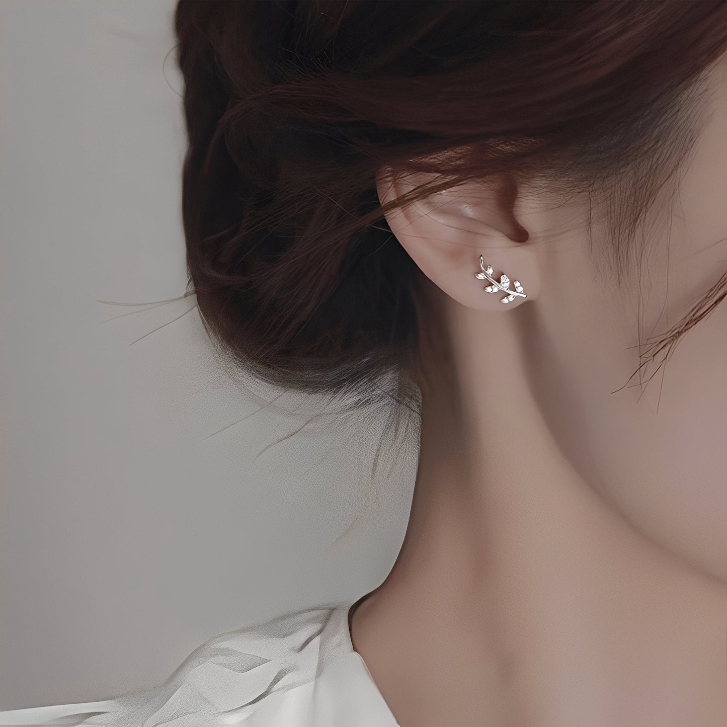 Liana – Earrings with Shiny Leaves