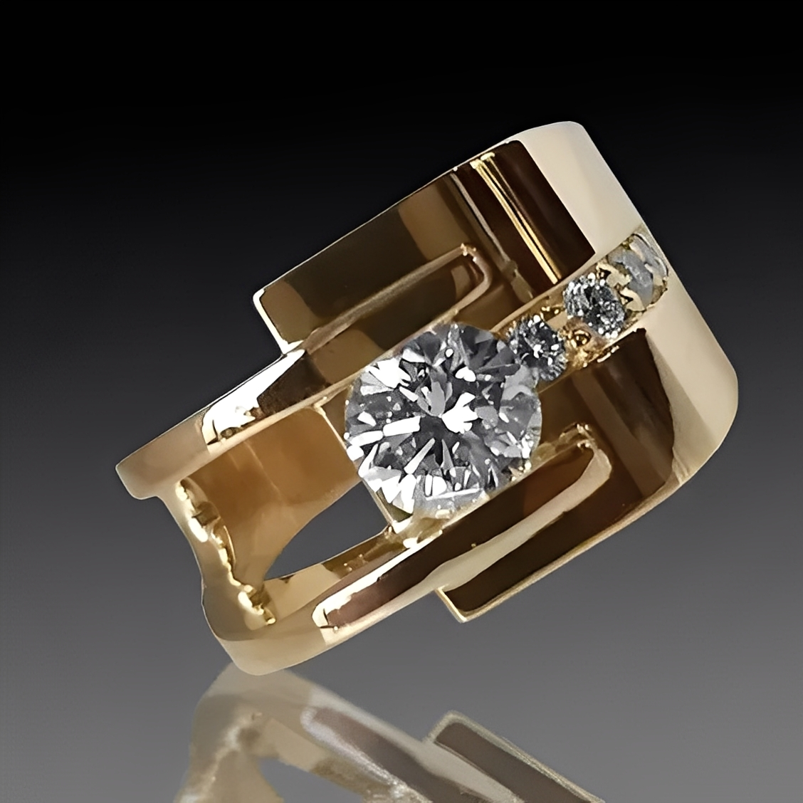 Sharon – Vintage Gold Ring with Irregular Zirconia