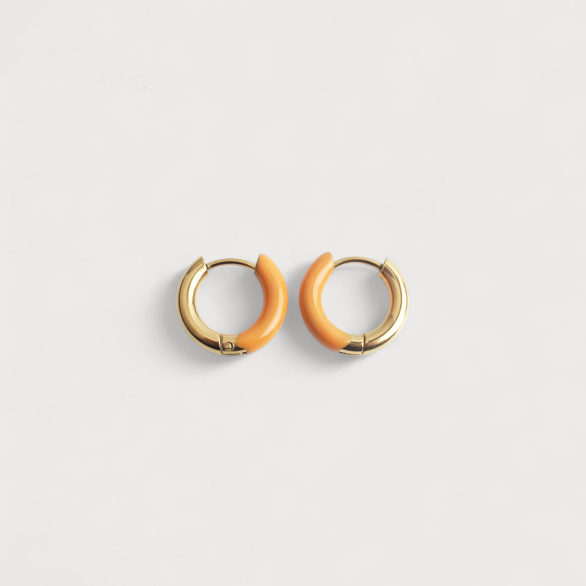 Women’s Ear Studs in 2-Piece Set with Colored Accents and Compact Shape