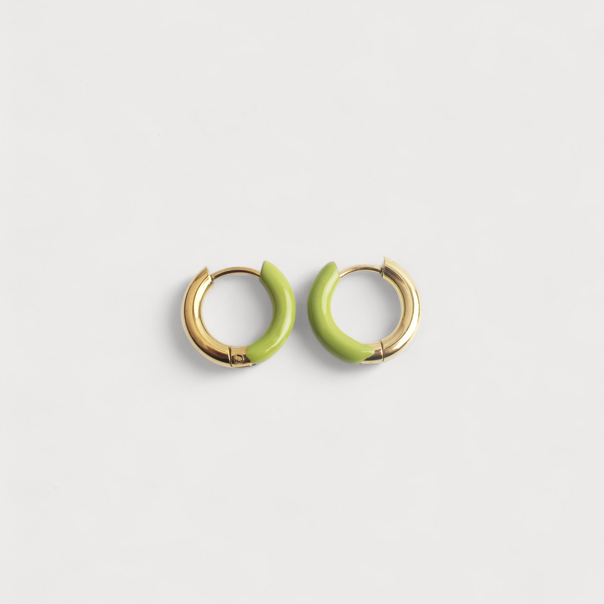 Women’s Ear Studs in 2-Piece Set with Colored Accents and Compact Shape