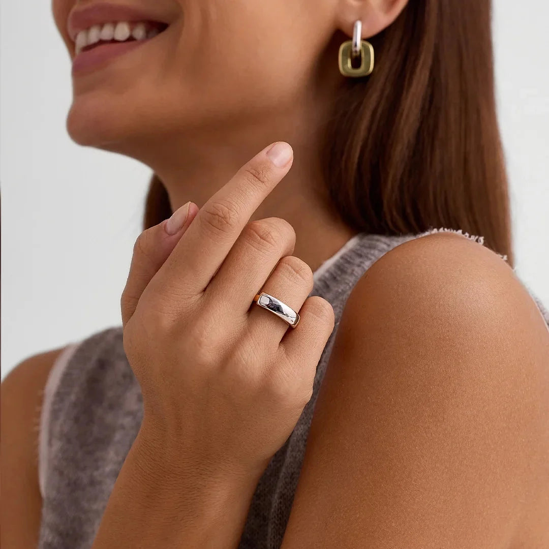 Women's Statement Ring with Overlapping Double Band and Tube Design