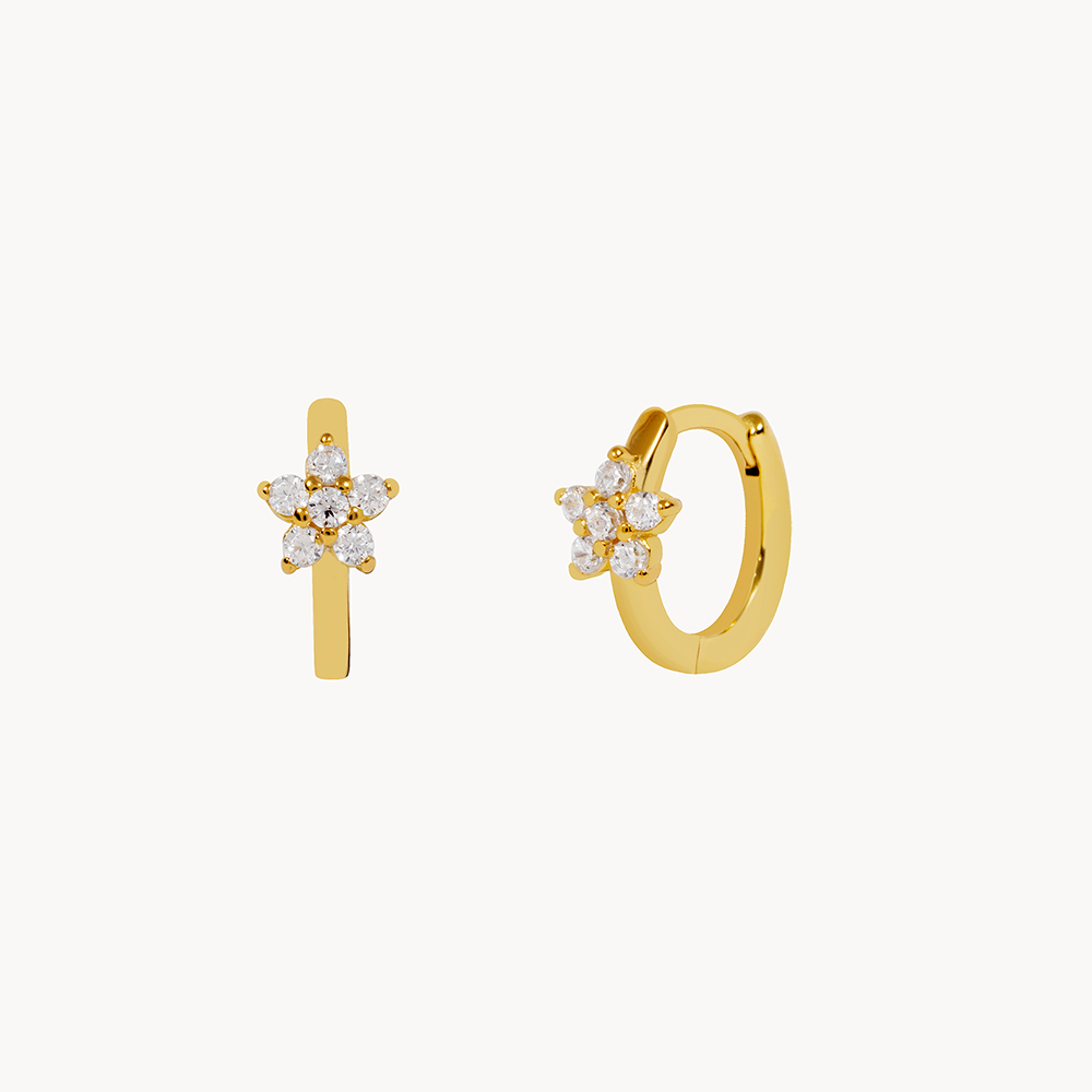 Women’s Earring with Integrated Star Motif and Round Stone Setting