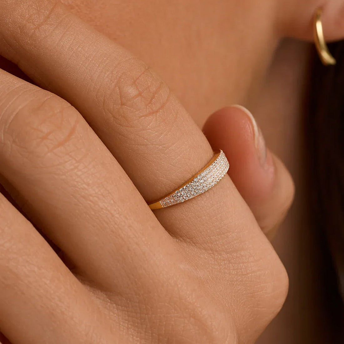 Women's Signet Ring with Pavé Stone Setting and Clear Ring Silhouette