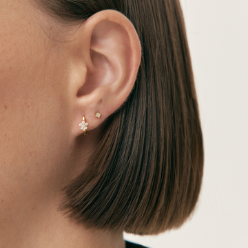 Women’s Earring with Integrated Star Motif and Round Stone Setting