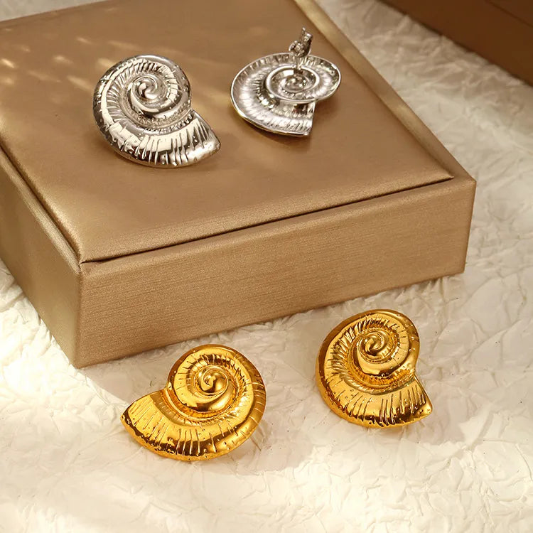 Pia – Stylish Shell Earrings