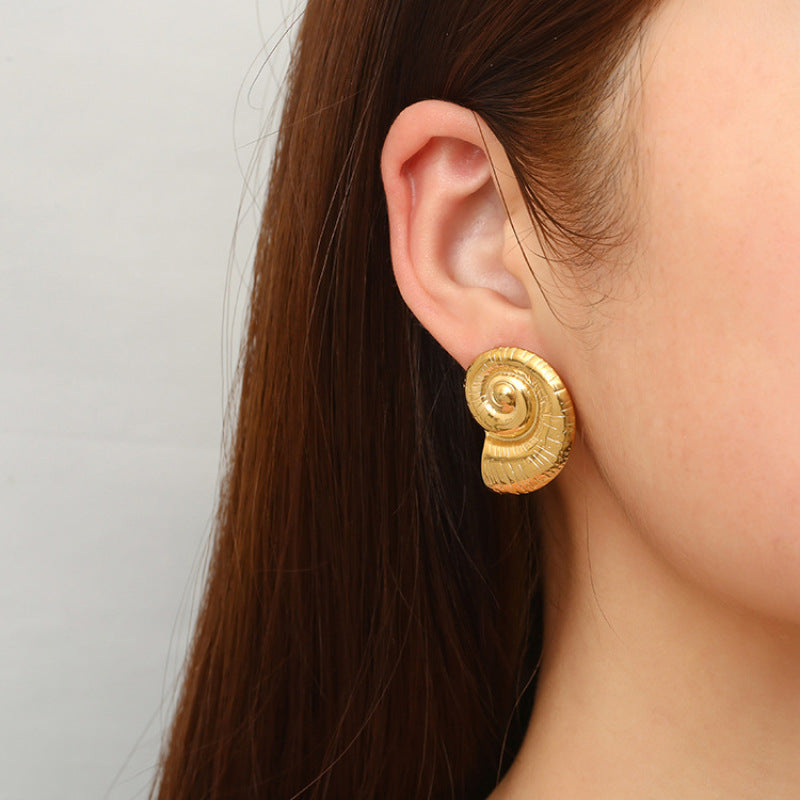 Pia – Stylish Shell Earrings