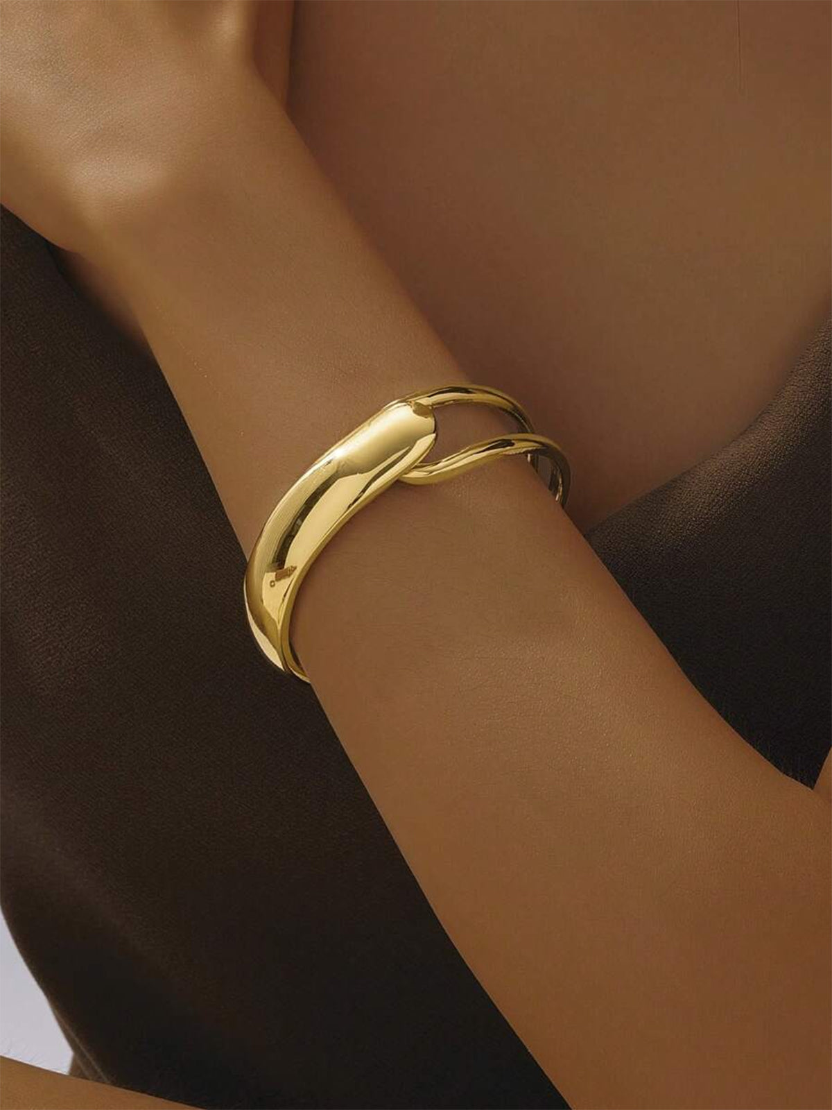Alyssa – Stylish Golden Bracelet