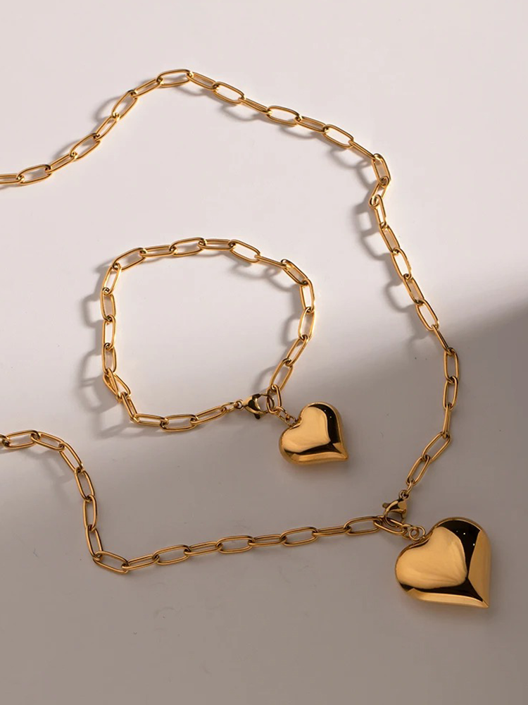 Babette – Gold-Plated Paperclip Necklace with Golden Hearts