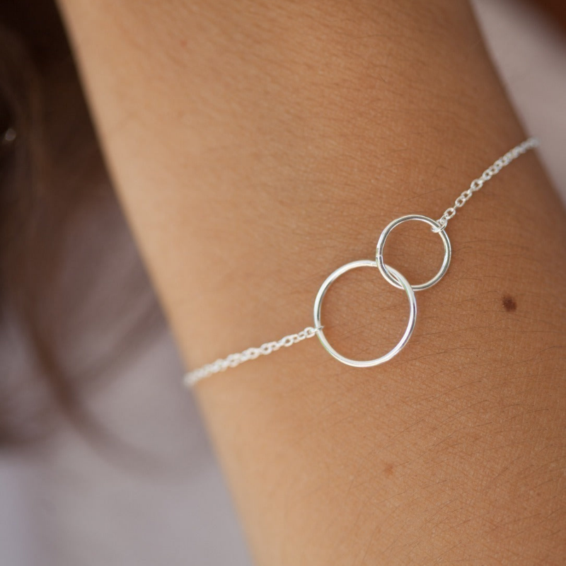 Intertwined rings bracelet - Overlapping rings