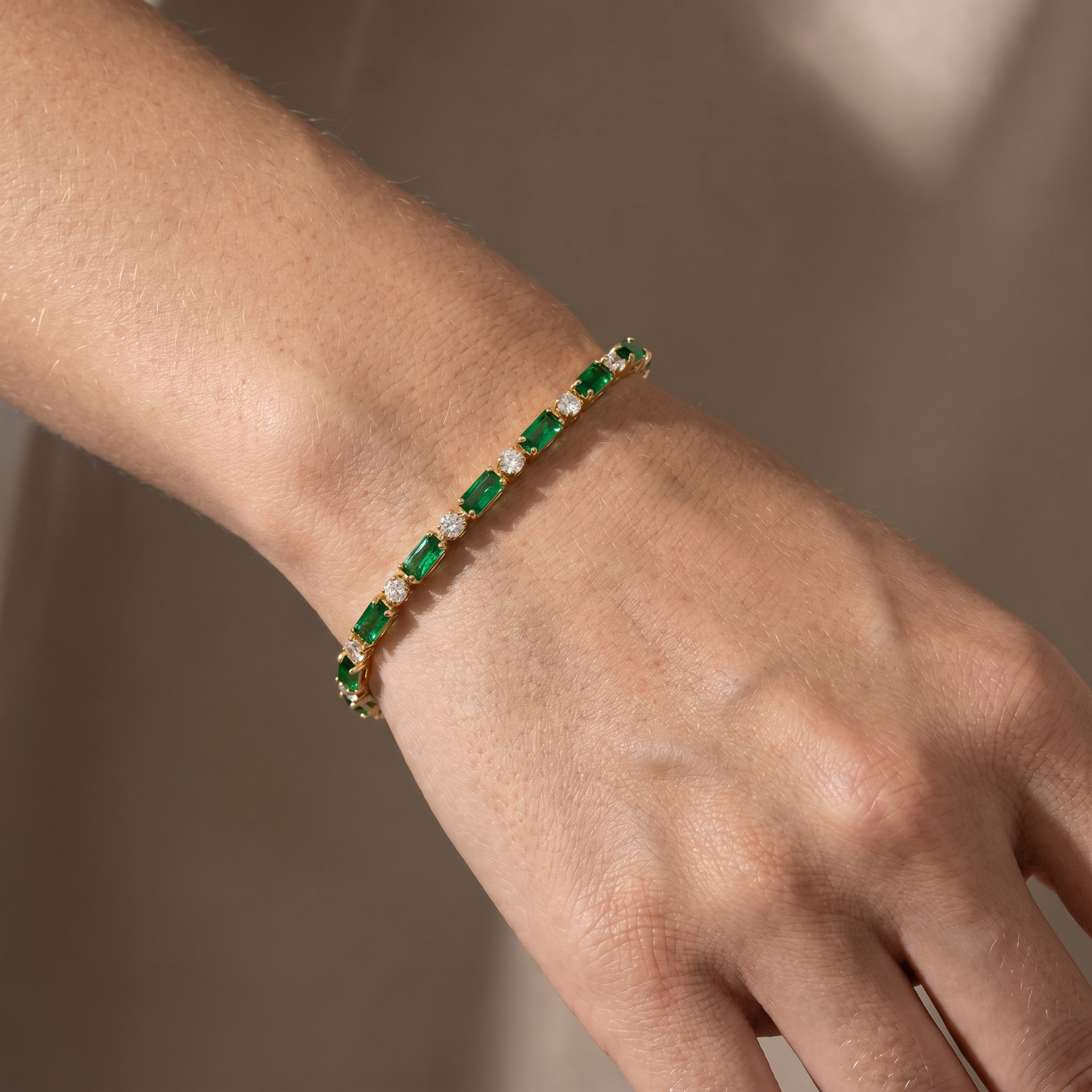Miralyn – Golden Bracelet Elegant