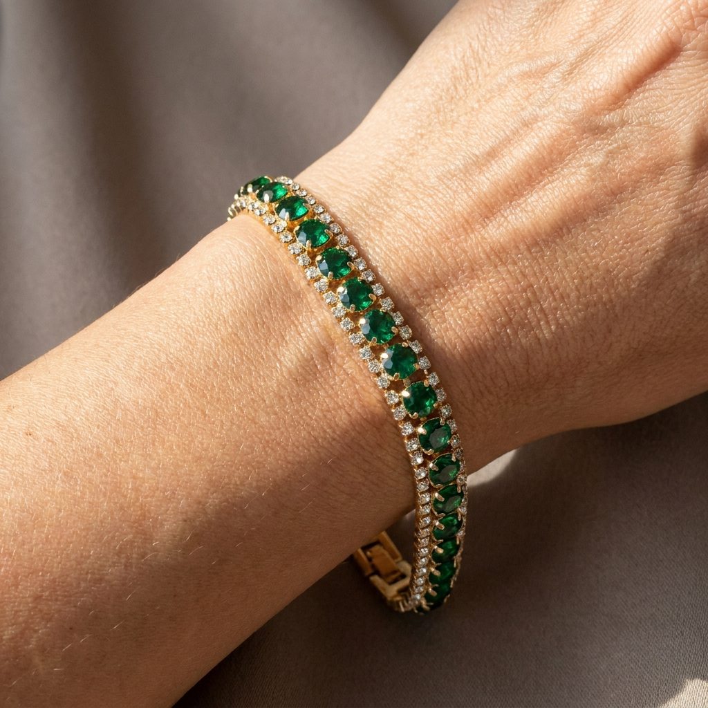 Maud – Stylish Gold Bracelet with Green Accents