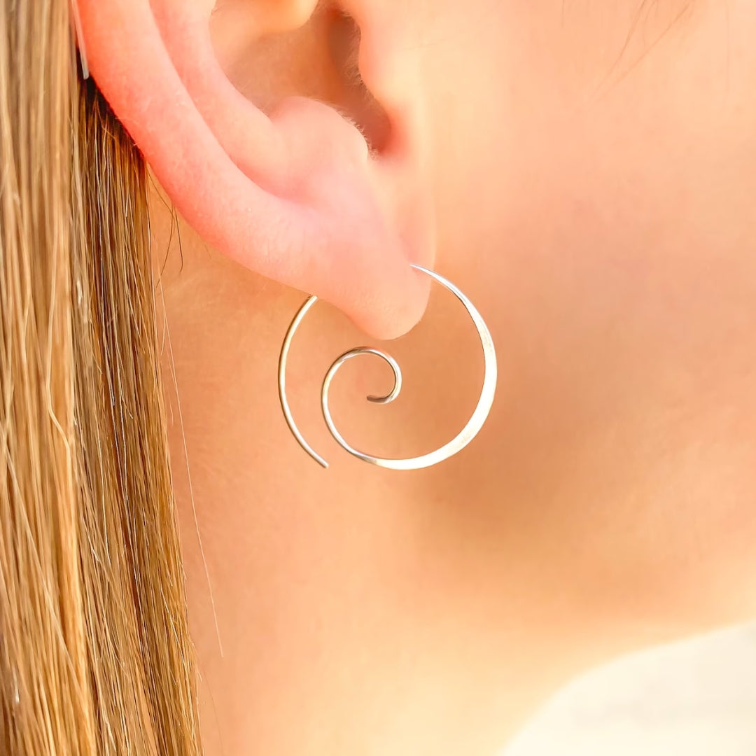 Yara – Boho spiral earrings in silver