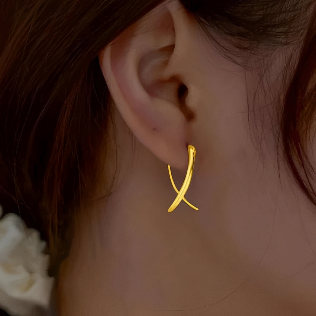 Vanny – Cross earrings in chic gold