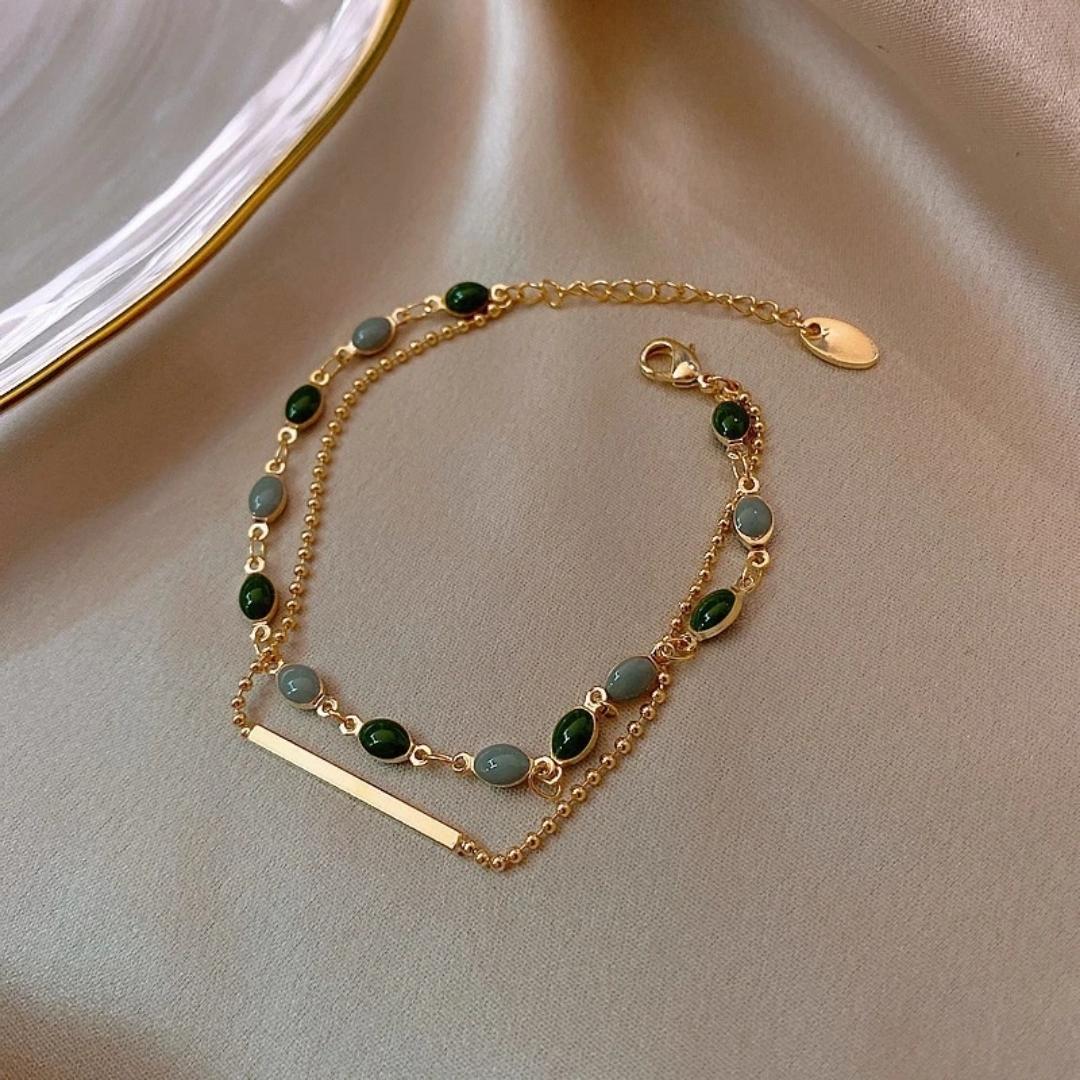 Manon – Bracelet with Green Stone in Gold