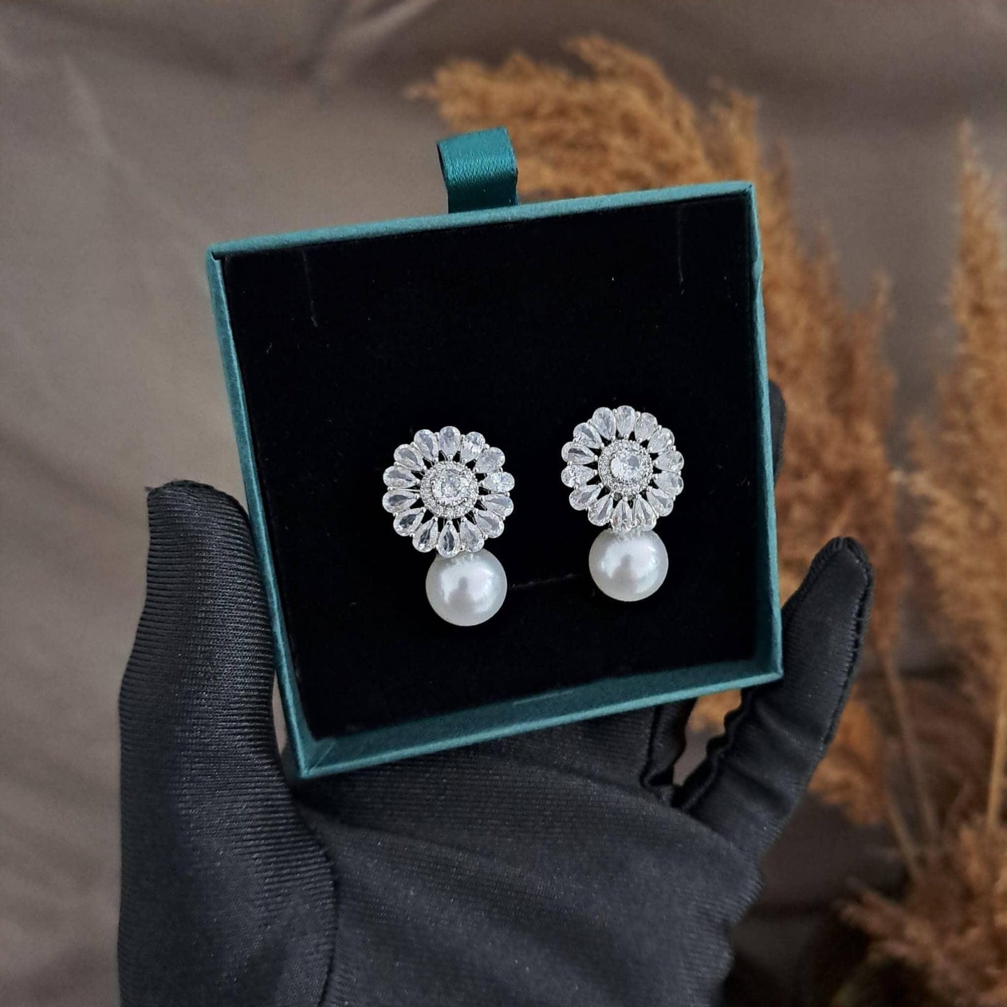 Fiona – Earrings with Pearl and Zircon for Women
