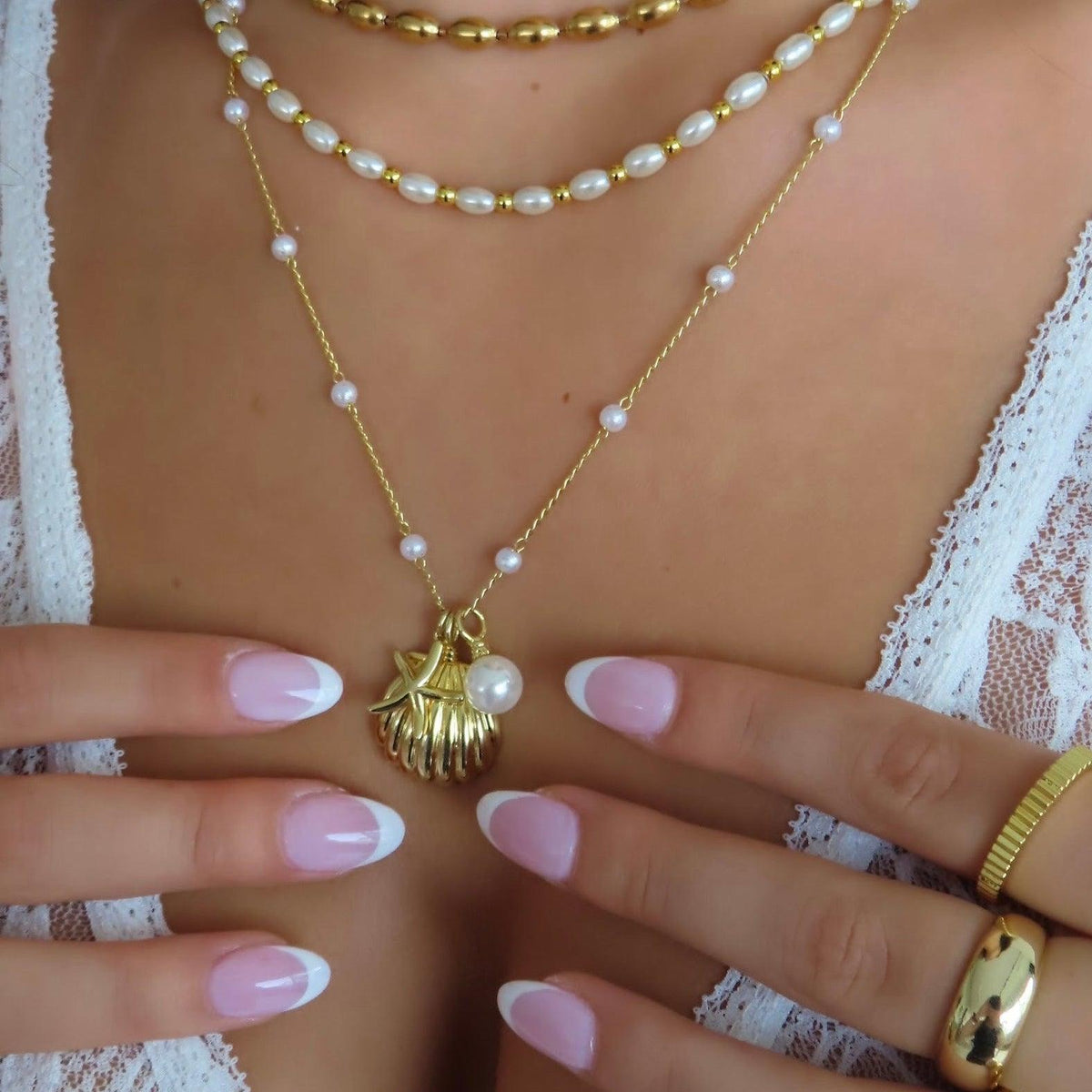 Women’s Charm Necklace with Shell, Starfish and Pearl Charms