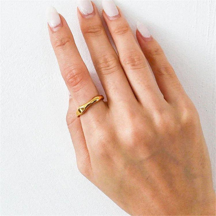 Dianne – Chic Ring in Gold with Layering Option
