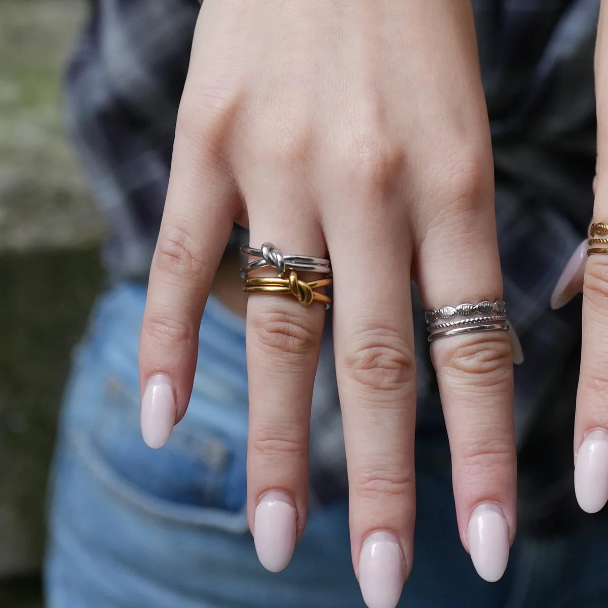 Women’s Adjustable Ring with Double Band and Knot Design