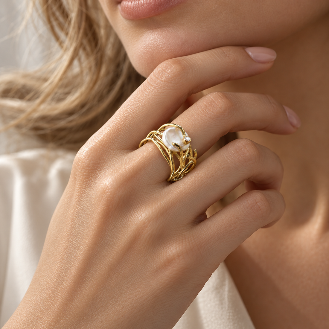 Women's Thin Ring with Round Jewelry Accent
