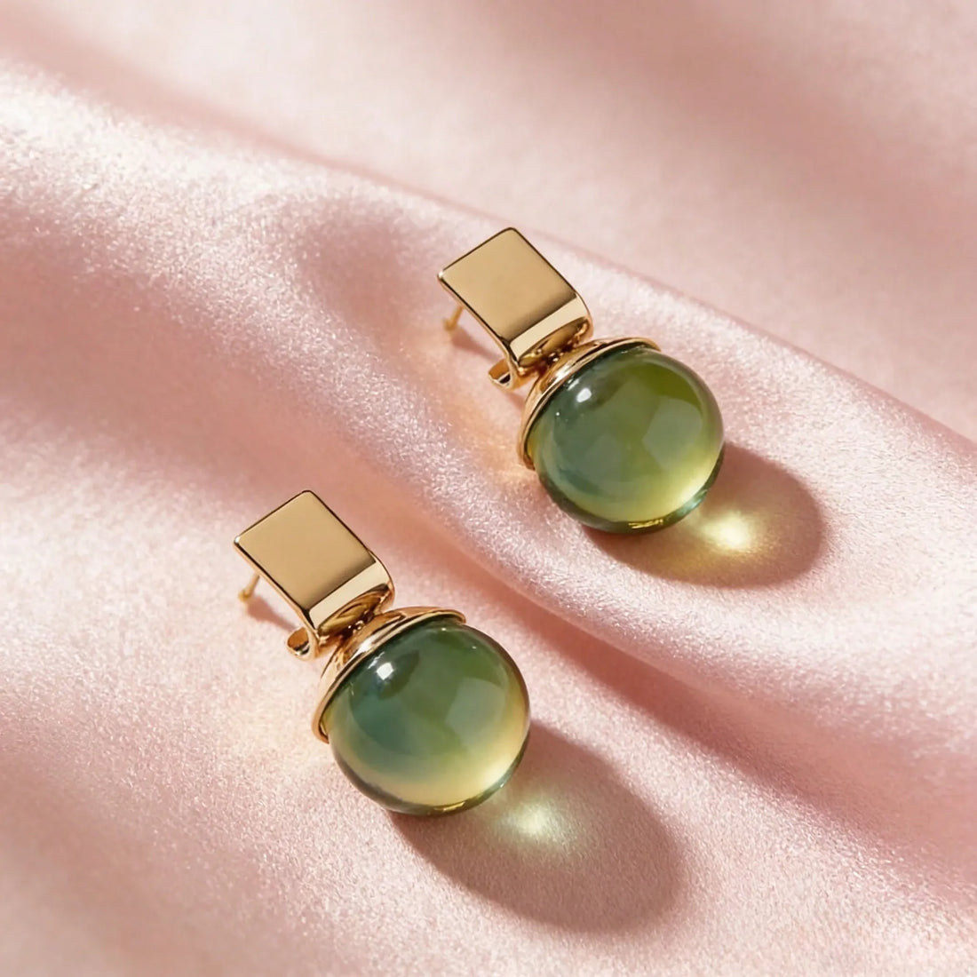 Women’s Ear Studs with Large Round Center and Geometric Stud Design