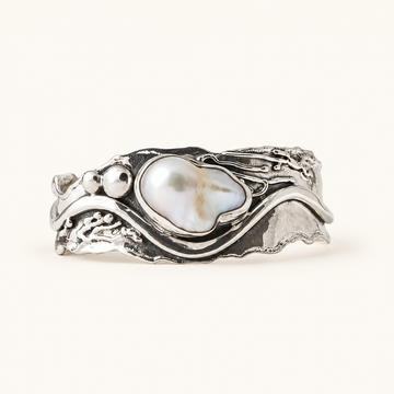Women's Ring with Wave Design and Decorative Stone