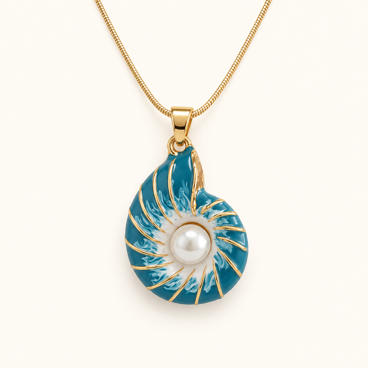 Women's Necklace with Shell Pendant and Round Jewelry Detail