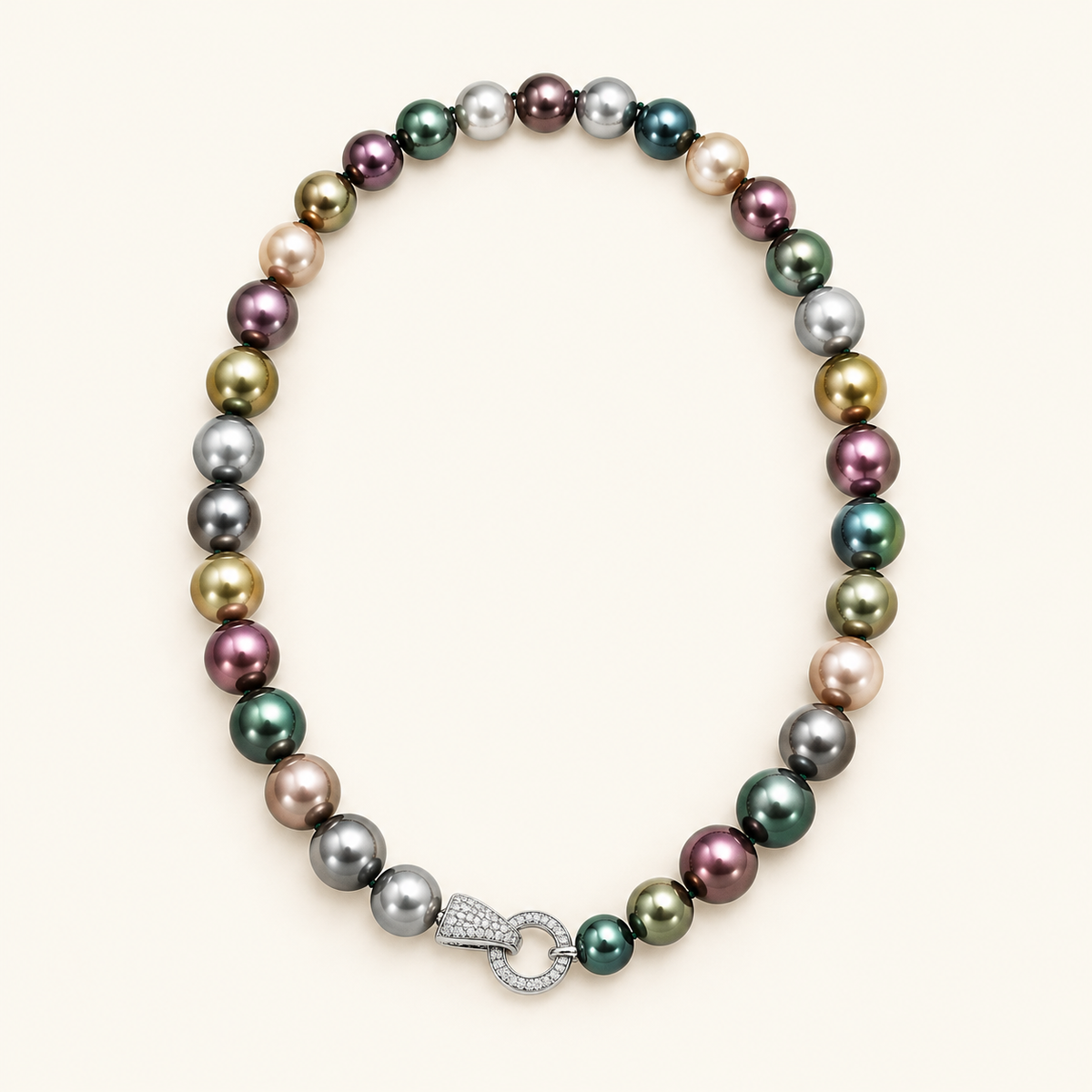 Women's Pearl Necklace with Continuous Single Strand Structure